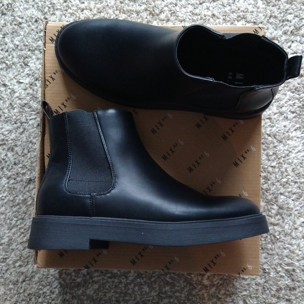 Mix No. 6 Reyghan Chelsea Bootie, black size 8.5